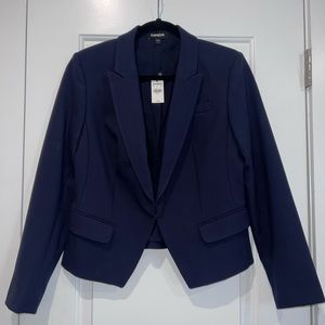 Soft & Sleek Peak Lapel Blazer
Size: 6
Color: Navy Blue
